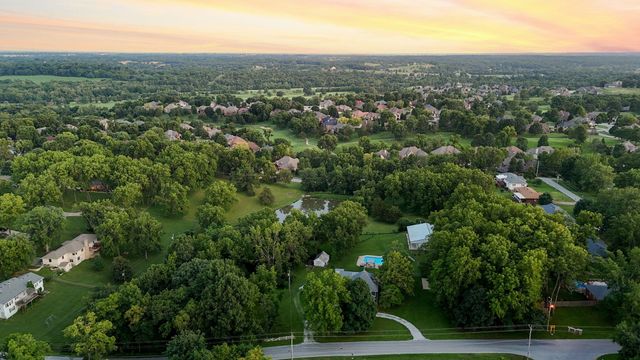 3060 W Ellison Drive, Springfield, MO 65810