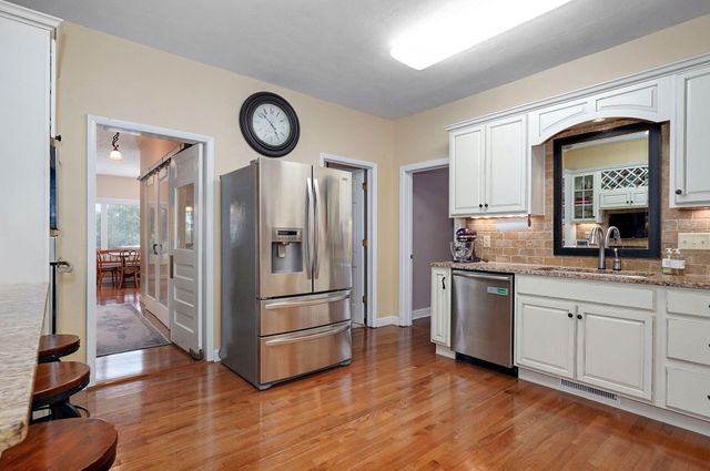 3060 W Ellison Drive, Springfield, MO 65810