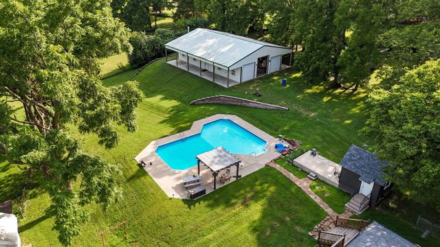 3060 W Ellison Drive, Springfield, MO 65810