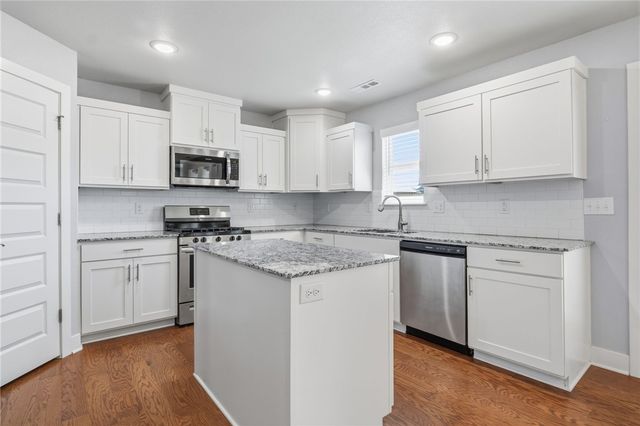 307 Phyllis Farm Road, Prairie Grove, AR 72753