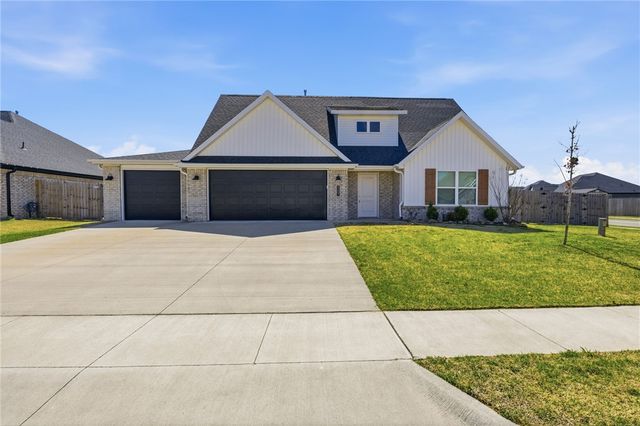 307 Phyllis Farm Road, Prairie Grove, AR 72753