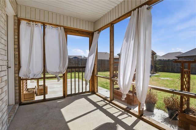 307 Phyllis Farm Road, Prairie Grove, AR 72753