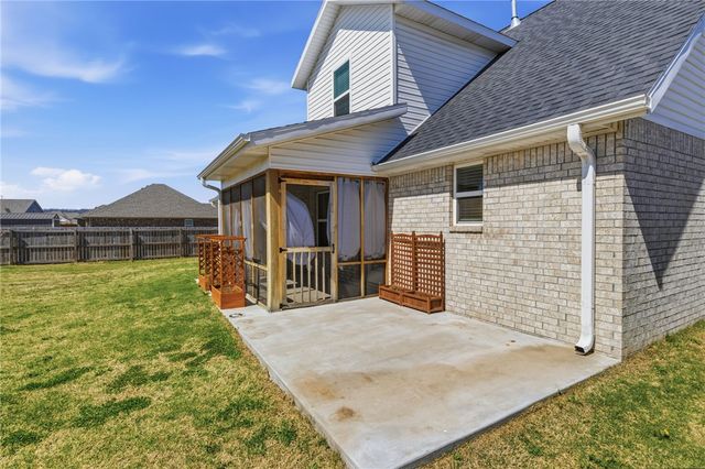 307 Phyllis Farm Road, Prairie Grove, AR 72753