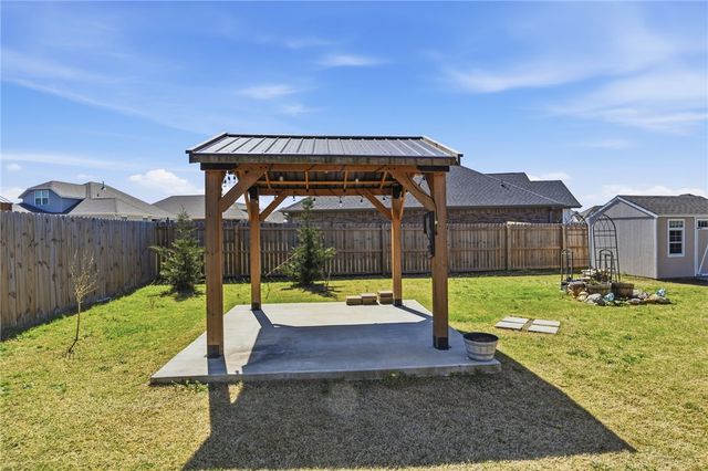 307 Phyllis Farm Road, Prairie Grove, AR 72753