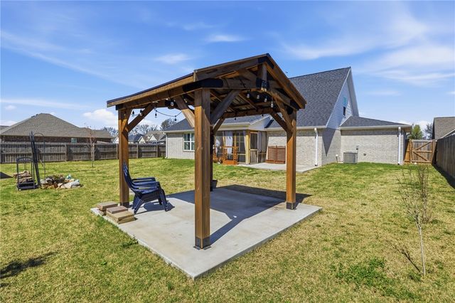 307 Phyllis Farm Road, Prairie Grove, AR 72753