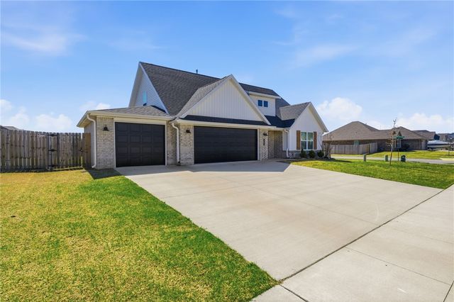 307 Phyllis Farm Road, Prairie Grove, AR 72753