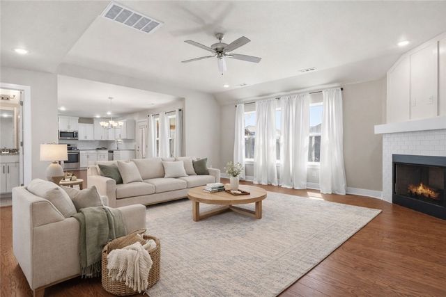 307 Phyllis Farm Road, Prairie Grove, AR 72753