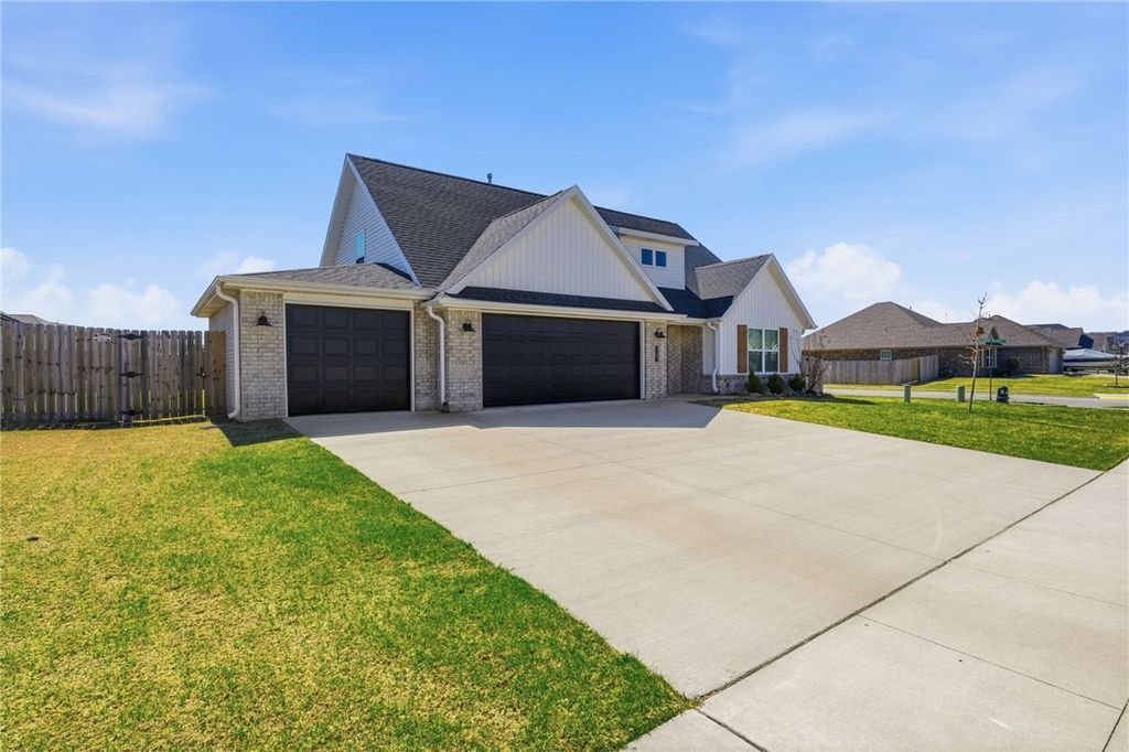 307 Phyllis Farm Road, Prairie Grove, AR 72753