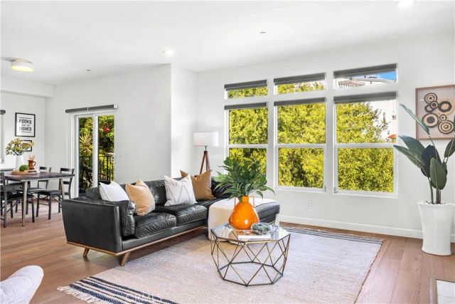 3822 Clayton Avenue, Los Angeles, CA 90027