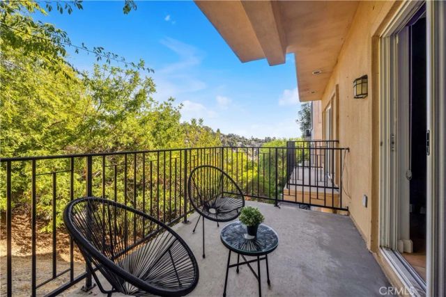 3822 Clayton Avenue, Los Angeles, CA 90027