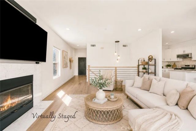 3822 Clayton Avenue, Los Angeles, CA 90027