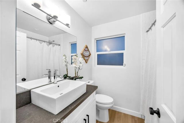 3822 Clayton Avenue, Los Angeles, CA 90027