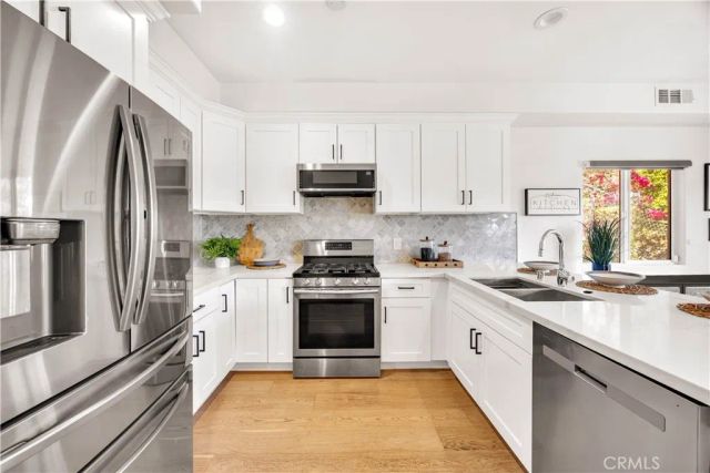 3822 Clayton Avenue, Los Angeles, CA 90027