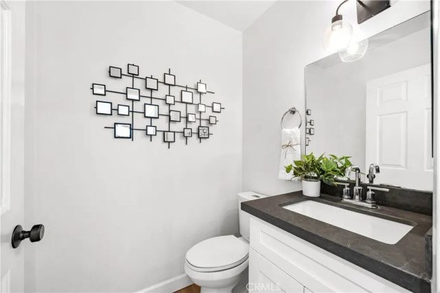 3822 Clayton Avenue, Los Angeles, CA 90027