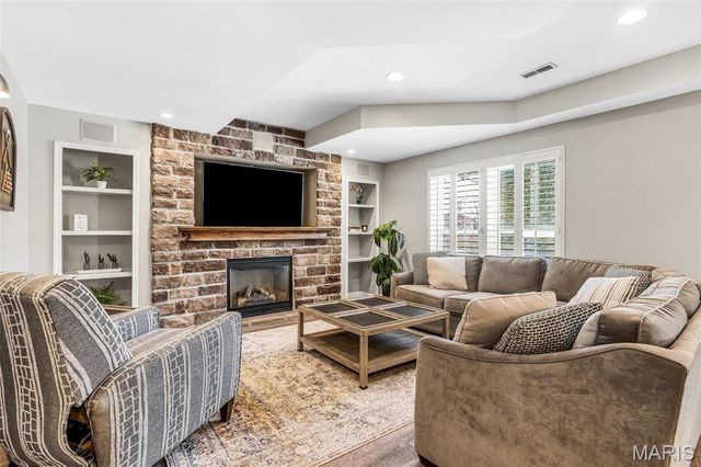 17104 Hillcrest Field Court, Chesterfield, MO 63005