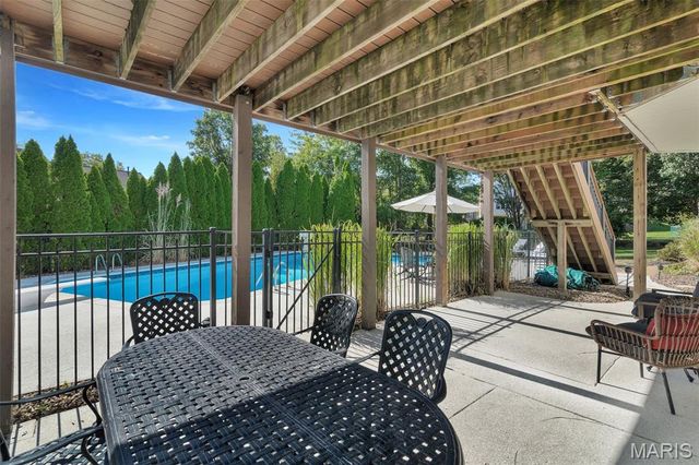 17104 Hillcrest Field Court, Chesterfield, MO 63005