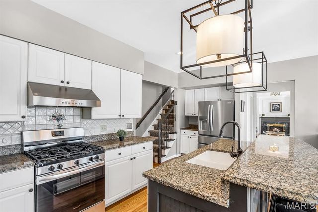 17104 Hillcrest Field Court, Chesterfield, MO 63005