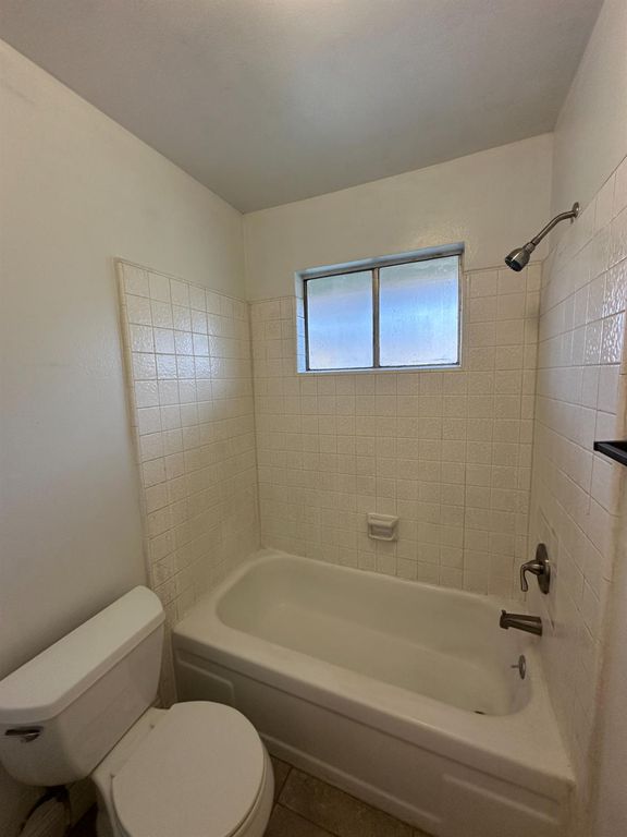 Image 12 of property listing at 1108 Pierce Drive # 102, Clovis, CA 93612