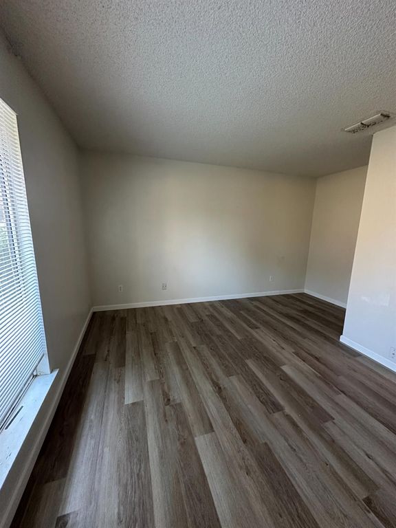 Image 13 of property listing at 1108 Pierce Drive # 102, Clovis, CA 93612