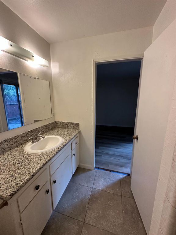 Image 15 of property listing at 1108 Pierce Drive # 102, Clovis, CA 93612