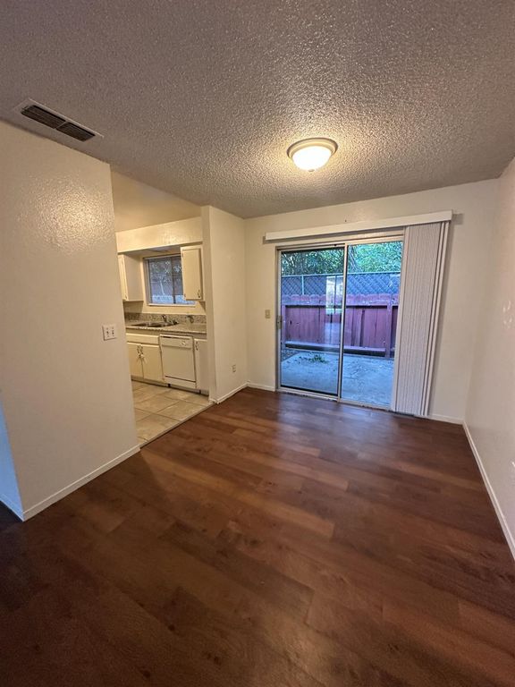 Image 4 of property listing at 1108 Pierce Drive # 102, Clovis, CA 93612