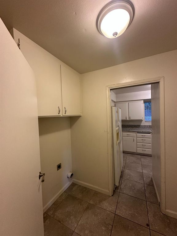 Image 9 of property listing at 1108 Pierce Drive # 102, Clovis, CA 93612