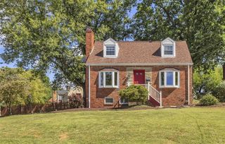 399 Mcclellan Dr, Pleasant Hills, PA 15236