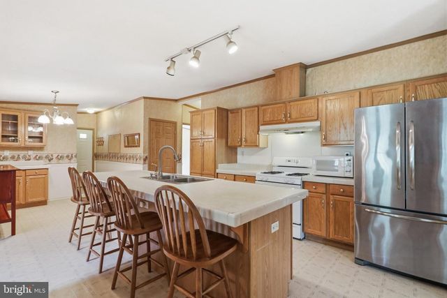 136 SNOOKS LN, Martinsburg, WV 25405