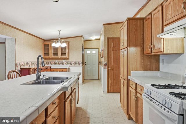 136 SNOOKS LN, Martinsburg, WV 25405