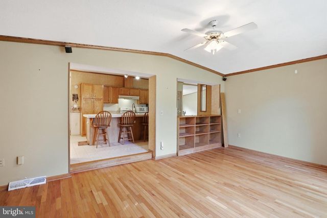 136 SNOOKS LN, Martinsburg, WV 25405