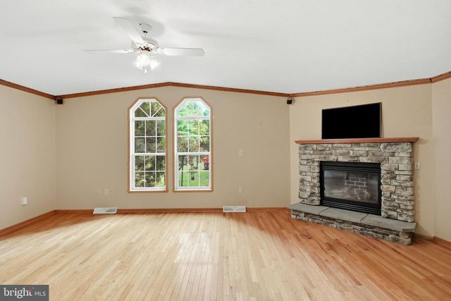 136 SNOOKS LN, Martinsburg, WV 25405