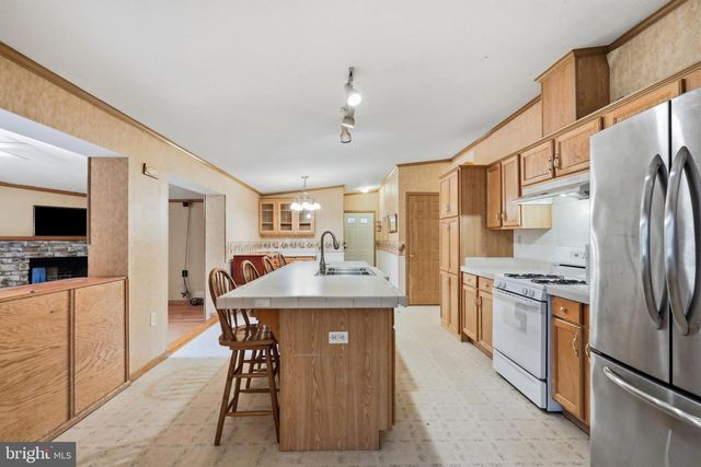 136 SNOOKS LN, Martinsburg, WV 25405