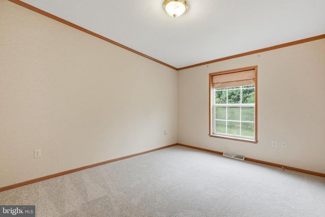 136 SNOOKS LN, Martinsburg, WV 25405