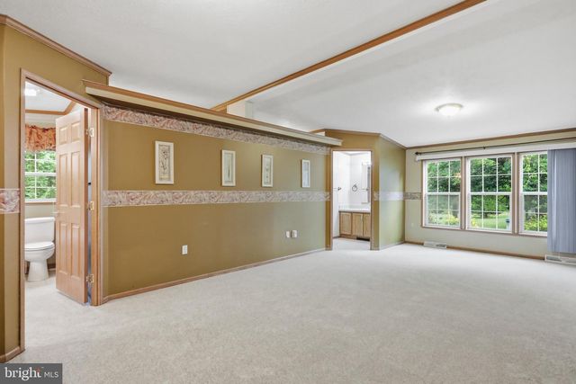 136 SNOOKS LN, Martinsburg, WV 25405