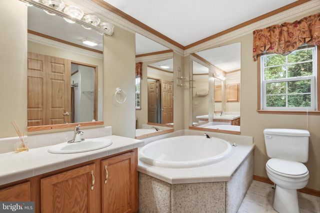 136 SNOOKS LN, Martinsburg, WV 25405
