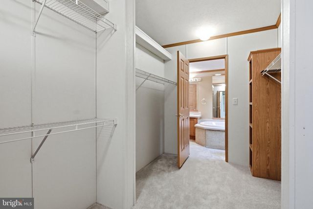 136 SNOOKS LN, Martinsburg, WV 25405