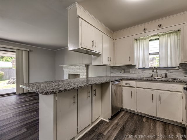 2314 S Hickory Avenue, Broken Arrow, OK 74012