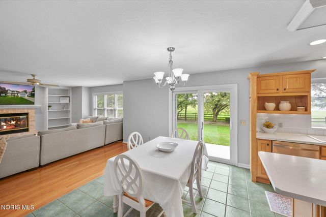 8127 Silverstone Drive, Waterville, OH 43566