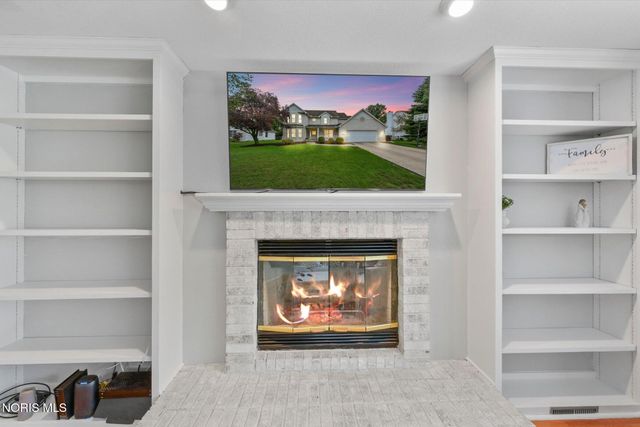 8127 Silverstone Drive, Waterville, OH 43566