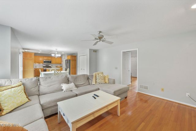 8127 Silverstone Drive, Waterville, OH 43566