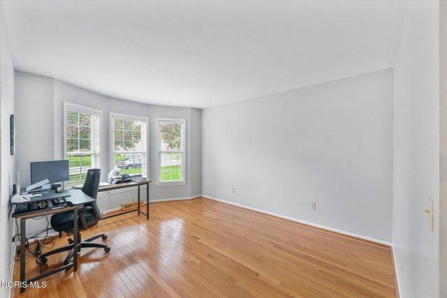 8127 Silverstone Drive, Waterville, OH 43566