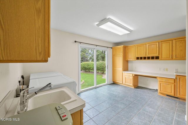 8127 Silverstone Drive, Waterville, OH 43566