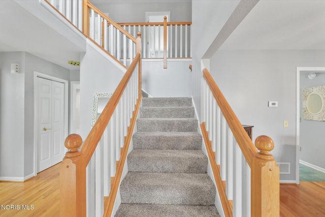 8127 Silverstone Drive, Waterville, OH 43566