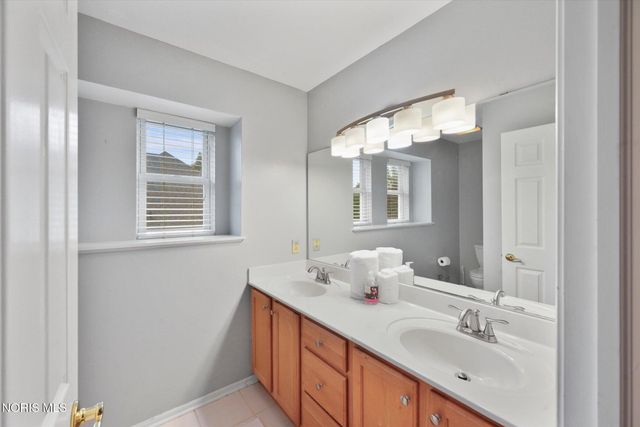 8127 Silverstone Drive, Waterville, OH 43566