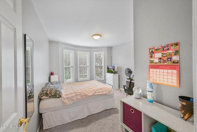 8127 Silverstone Drive, Waterville, OH 43566