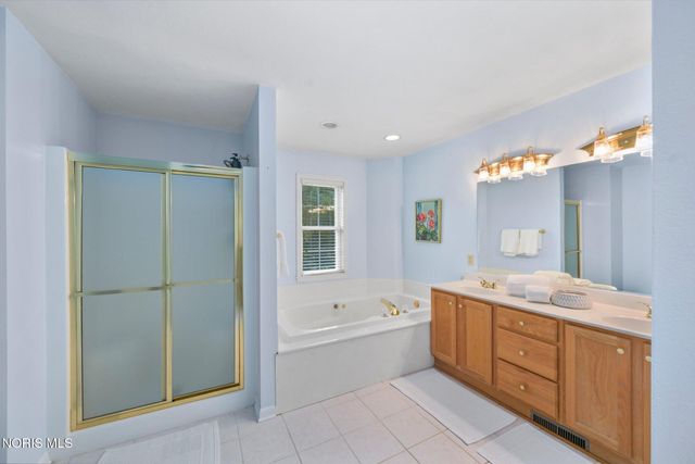 8127 Silverstone Drive, Waterville, OH 43566