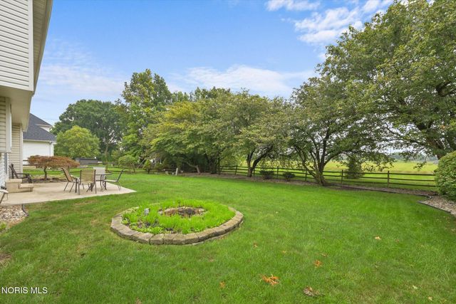 8127 Silverstone Drive, Waterville, OH 43566