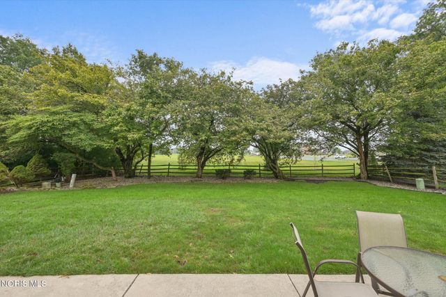 8127 Silverstone Drive, Waterville, OH 43566