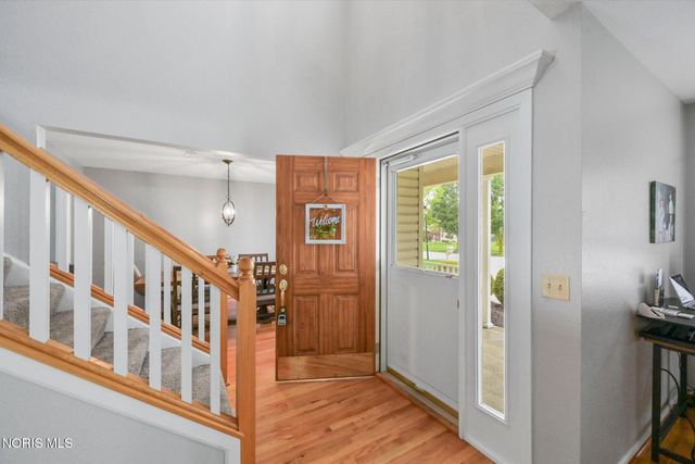 8127 Silverstone Drive, Waterville, OH 43566