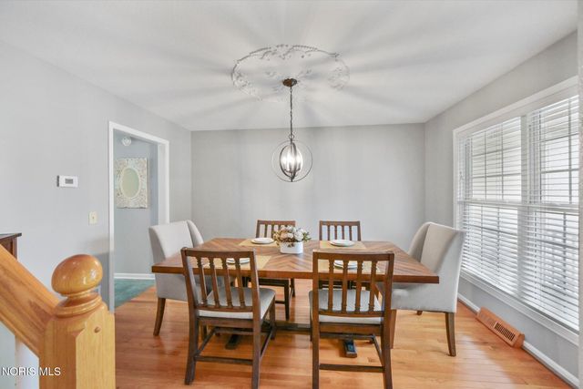 8127 Silverstone Drive, Waterville, OH 43566